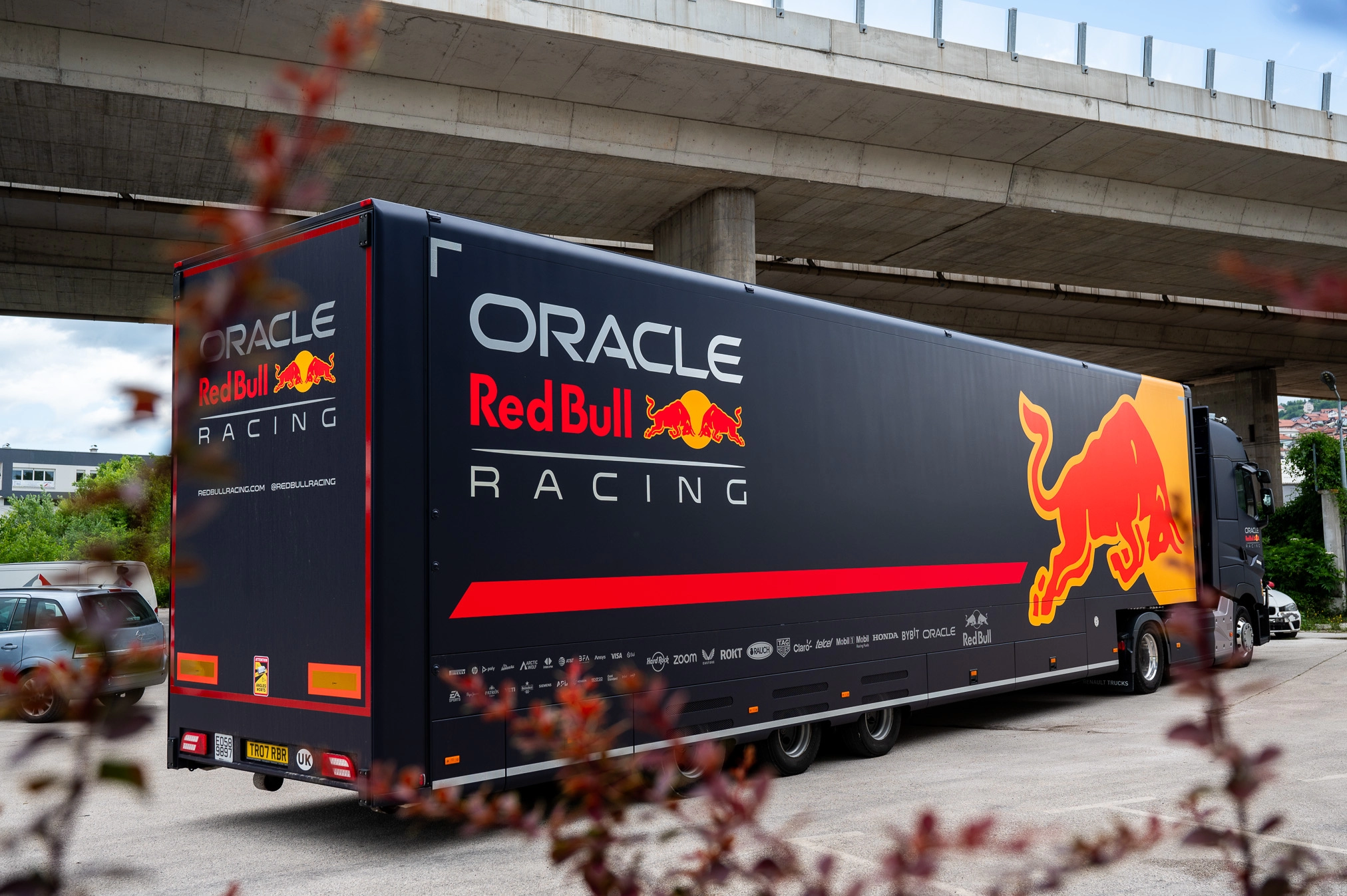 Zvijezda Red Bull Showruna: U Sarajevo stigao kamion sa šampionskim F1 bolidom RB7!